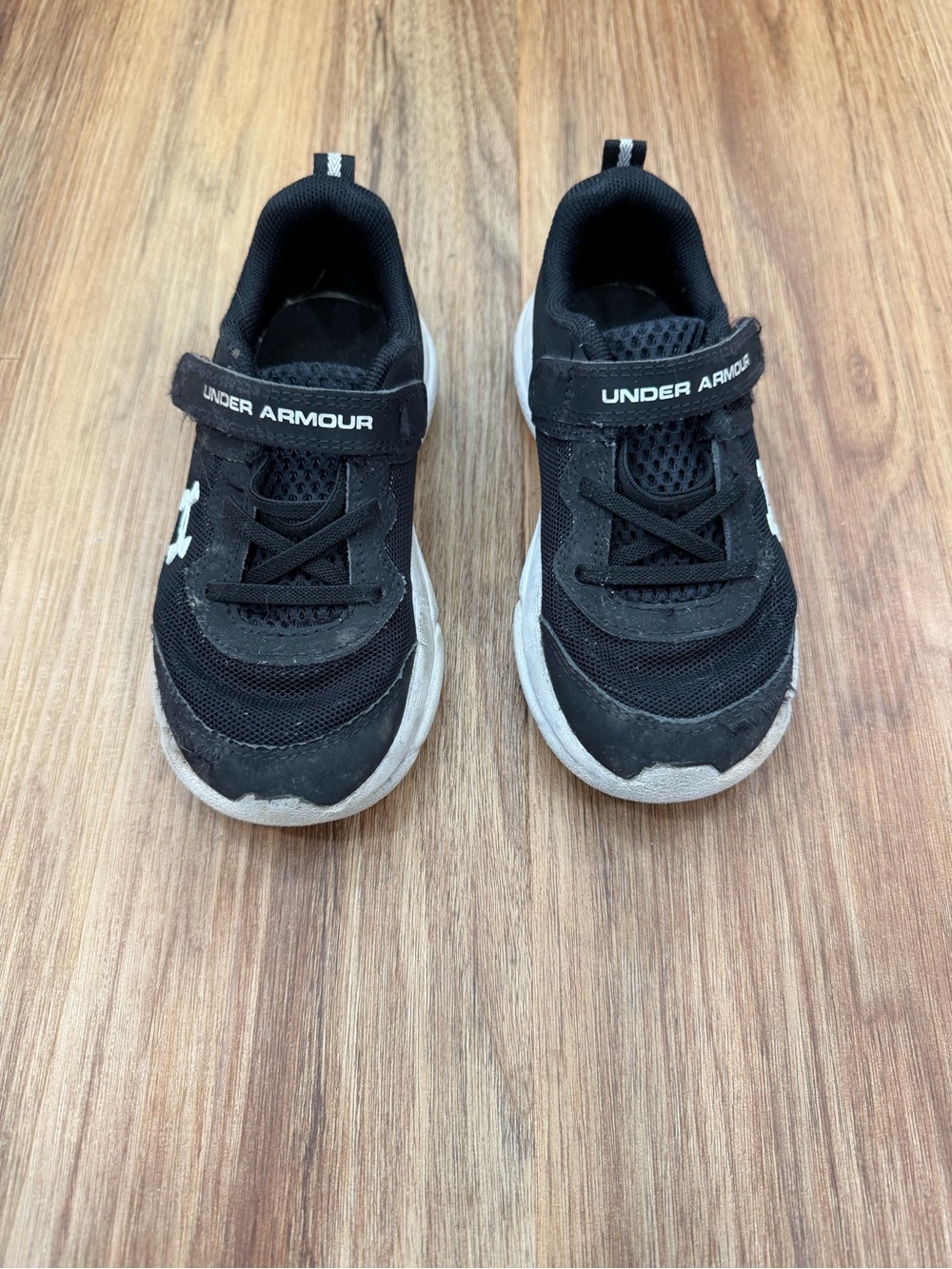 Under Armour Boys Black White Sneakers Size 10K